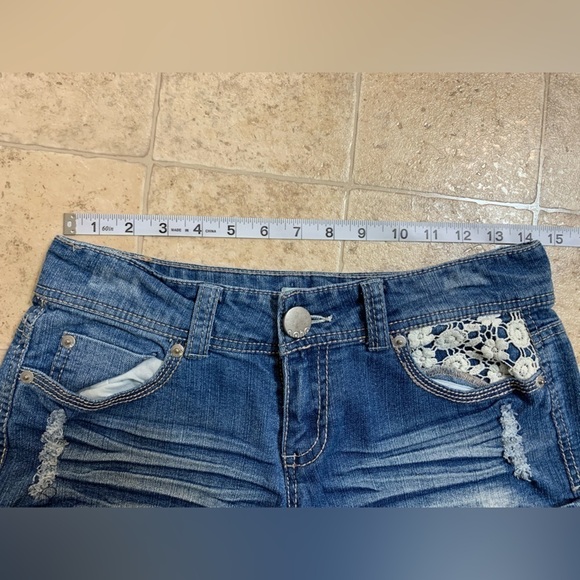 No Boundaries Denim/Lace Shorts Juniors Sz 9 - Picture 4 of 7